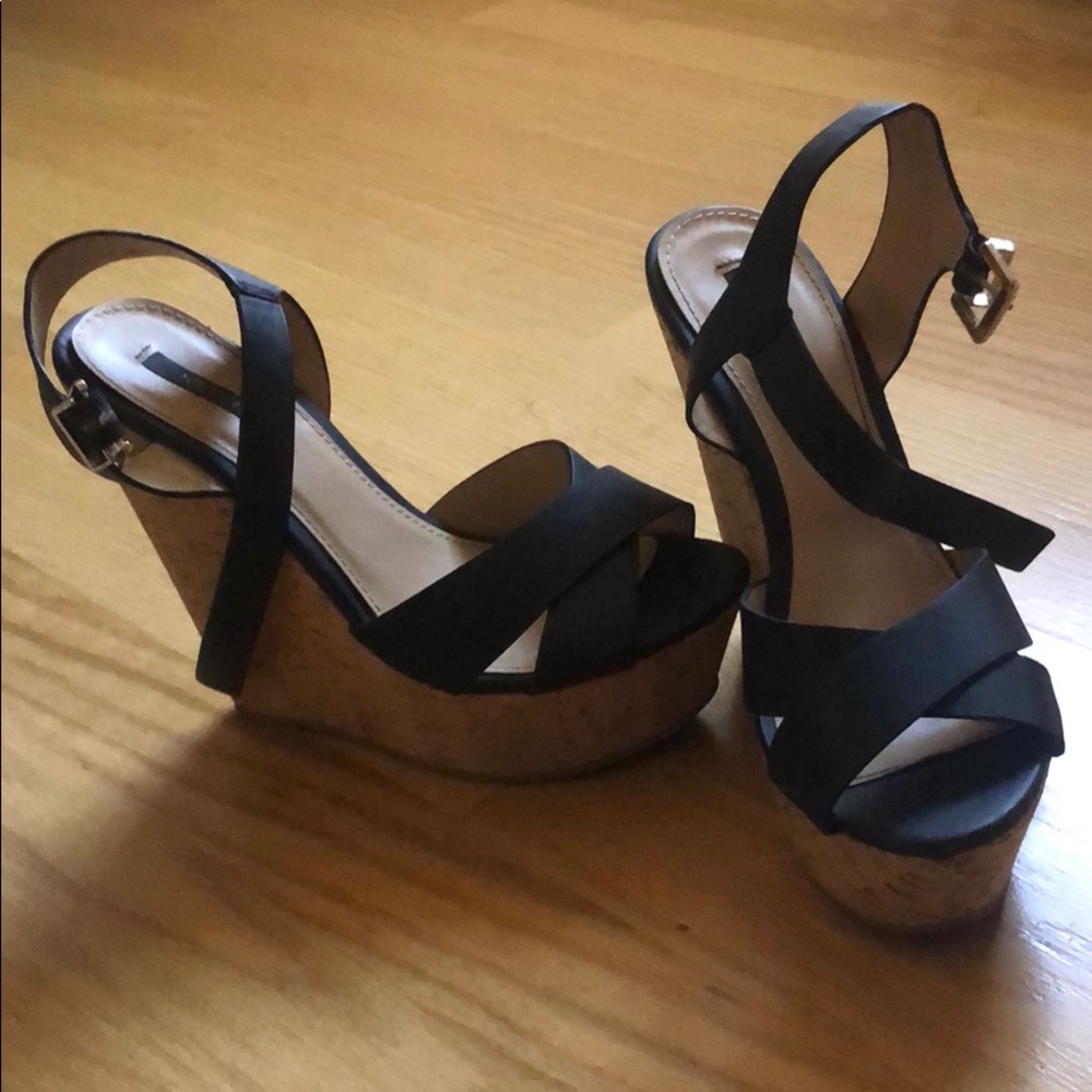 Forever 21 Size 7.5 Black Wedges